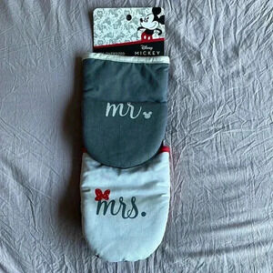 Disney Minnie and Mickey~Mr and Mrs oven mitts
